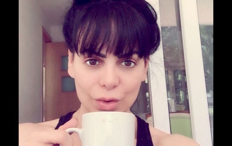 En dicha fotografía, la cantante disfruta de una taza de café de Costa Rica. INSTAGRAM / @maribelguardia