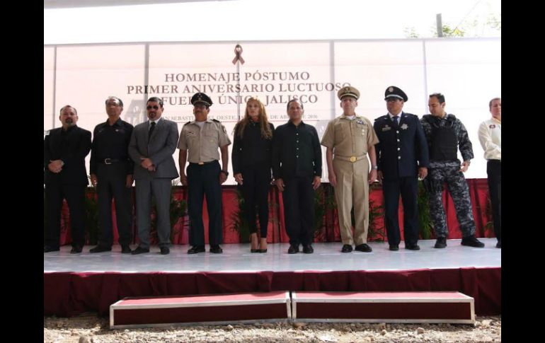 Durante el homenaje se develó una placa en honor a los elementos caídos. ESPECIAL / Fiscalía