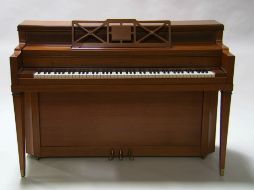 El piano será ofrecido por la casa Julien's Auctions en la venta 'Music Icons'. AP / R. Taber