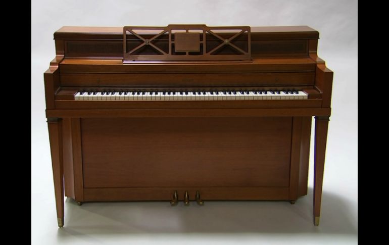 El piano será ofrecido por la casa Julien's Auctions en la venta 'Music Icons'. AP / R. Taber