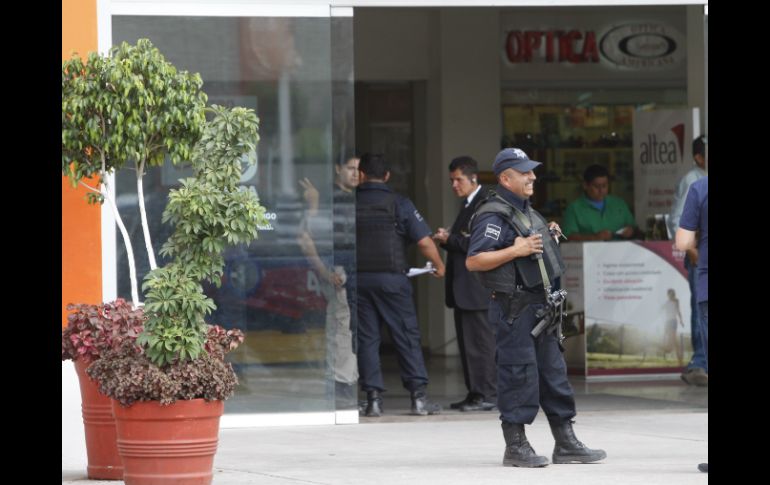 Policías se dieron a la tarea de buscar a los ladrones. EL INFORMADOR / ARCHIVO