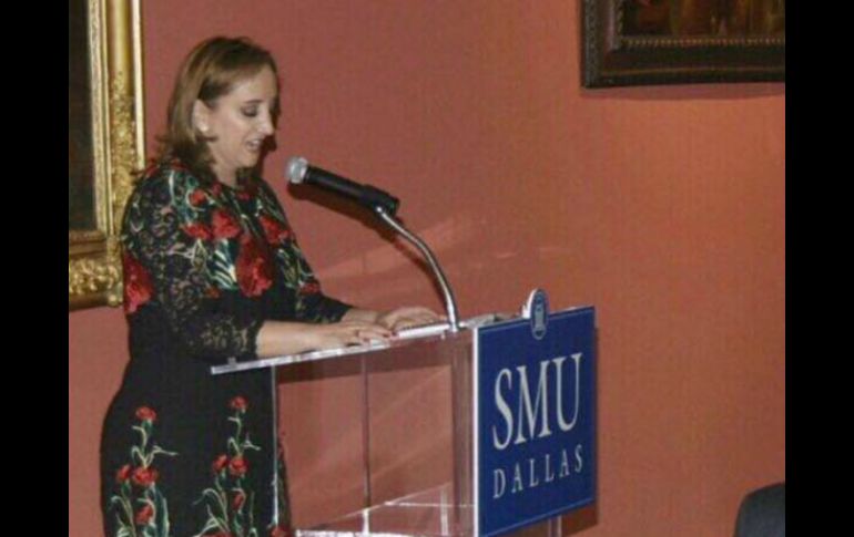 Ruiz Massieu felicitó a la SMU por su iniciativa y la consolidación del nuevo Centro de Estudios. FACEBOOK / Claudia Ruiz Massieu