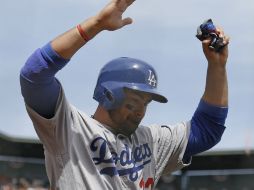 Adrián González realizó dos dobletes, un sencillo y dos carreras. AP / E. Risberg