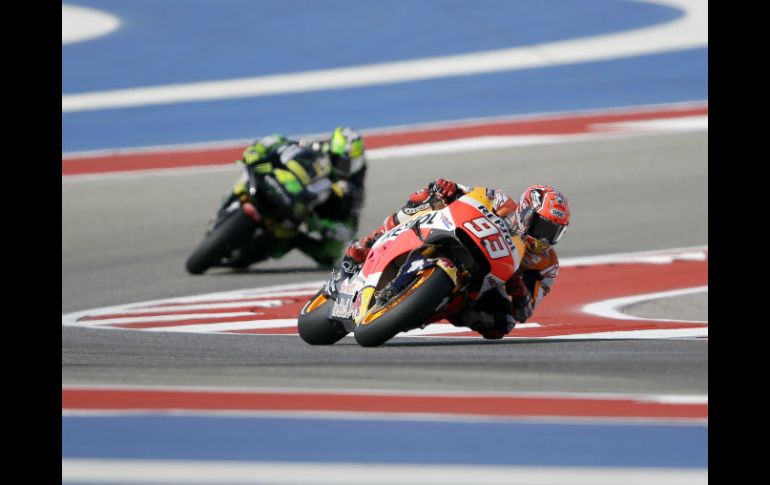 Marc Márquez (#93) va delante de Pol Espargaro (#44) durante la primera jornada de prácticas del Grand Prix de las Américas de MotoGP. AP / E. Gay