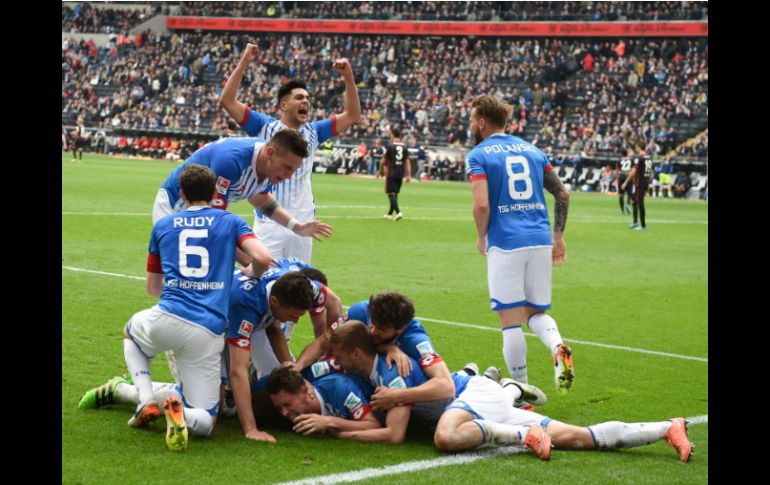 Frankfurt agrava su situación. Se mantiene en la penúltima casilla y si el torneo acabara hoy, entraría a la Segunda División. EFE / A. Dedert