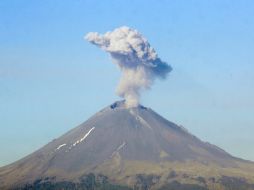 El Cenapred exhorta a no acercarse al volcán, sobre todo al cráter, por el peligro que implica la caída de fragmentos balísticos. NTX / ARCHIVO