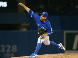 Tras perderse el inicio de la temporada por una molestia en la espalda, Estrada (1-0) toleró cinco hits y concedió dos boletos. AFP / T. Szczerbowski