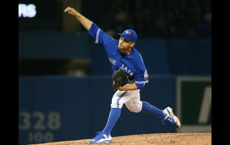 Tras perderse el inicio de la temporada por una molestia en la espalda, Estrada (1-0) toleró cinco hits y concedió dos boletos. AFP / T. Szczerbowski