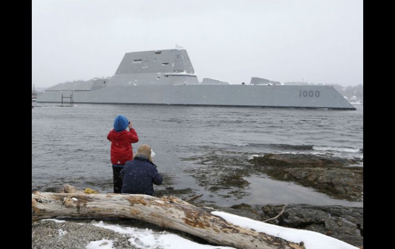 El USS Zumwalt está diseñado para que en el radar aparezca como una embarcación mucho más pequeña. AP / R. F. Bukaty