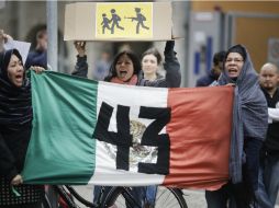 Los manifestantes portaron pancartas que recordaban a los desaparecidos y una bandera de México con el número 43 sobre ella.. AP / M. Schreiber