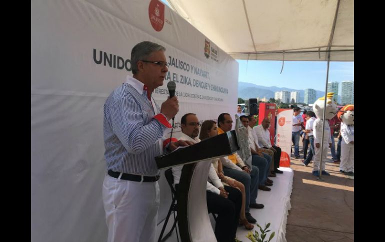 El secretario de Salud, Jaime Agustín González, estuvo presente en el banderazo de inicio del operativo. ESPECIAL / SSJ