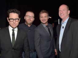 J. J. Abrams recibió de manos de Simon Pegg el premio CinemaCon ShowMan of the Year. ESPECIAL / Cortesía Getty Images para CinemaCon