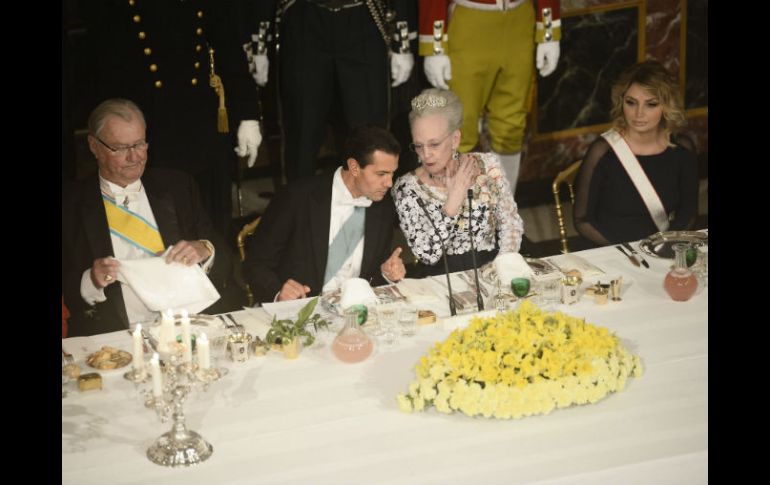 La reina Margarita II ofreció este día una cena de Estado en honor al Presidente Peña Nieto en su visita al país. EFE / M. Loevgreen