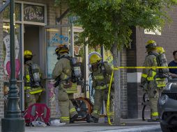 El edificio sigue evacuado mientras las autoridades prosiguen con la investigación. AP / G. López