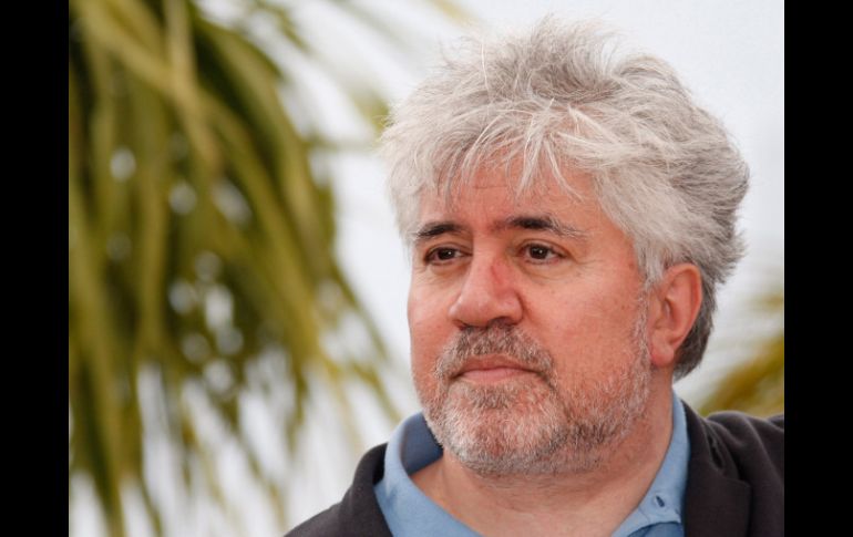 El director de cine español Pedro Almodóvar posa para los fotógrafos en el 63º Festival de Cannes, en el 2010. EFE / G. Horcajuelo