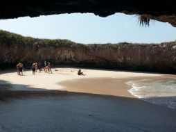 El daño al ecosistema ocurrió por el anclaje de embarcaciones, el buceo masivo y la concentración de visitantes en un solo sitio. ESPECIAL /