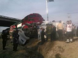 El accidente se registró al cruce del Periférico con las vías del tren a la altura de la colonia López Cotilla. ESPECIAL /