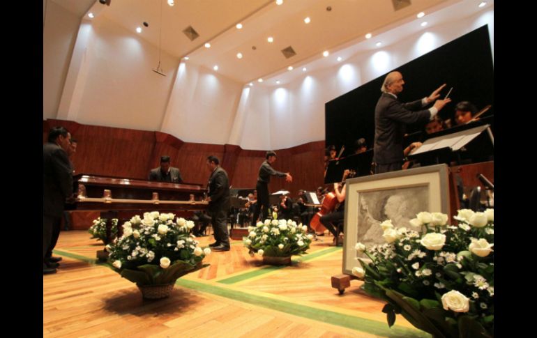 La Secretaría de Cultura de la Ciudad de México rindió el homenaje al director de orquesta. SUN / C. Mejía