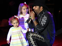 El cantante ofreció un concierto en el que estuvo acompañado por su esposa Carolina y sus dos hijas. NTX / P. Sánchez