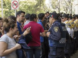 En la tarde el personal de seguridad comenzó a pedir a la gente que despejaran la rampa. SUN / A. Martínez