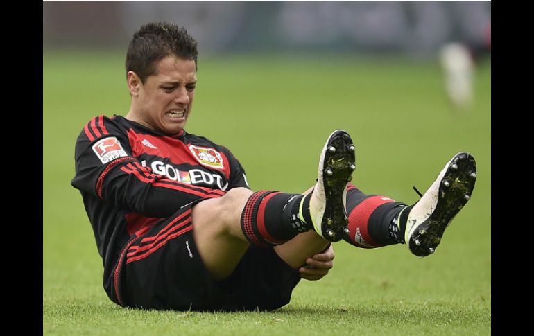 ''Chicharito'' no tiene el rendimiento deseado y sale de cambio al minuto 69 por una lesión en la rodilla izquierda. AP / M. Meissner