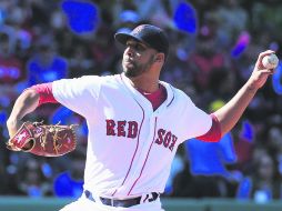 Impasable. El lanzador David Price (#24) de los Medias Rojas de Boston ayer en el Fenway Park. AP /