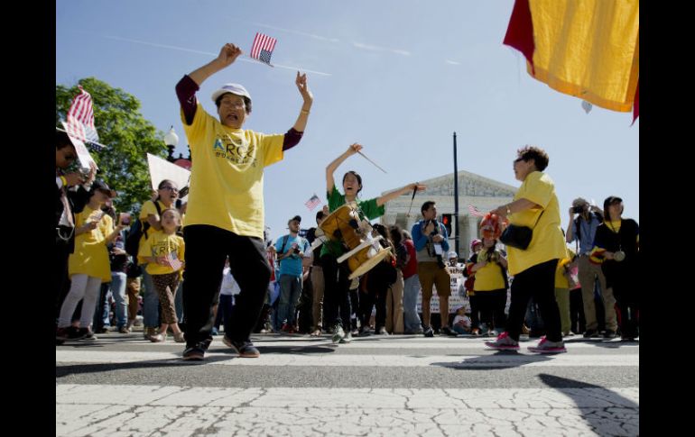 Activistas se manifestaron a las afueras del Supremo. AP / P. Martínez