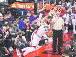 Jugando ante su afición, Jonas Valanciunas, de los Raptors, tuvo una destacada actuación al concretar 23 puntos. AP / M. Blinch