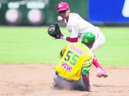 Estadio Fray Nano. Acción del tercer juego de la serie entre Diablos Rojos del México y Olmecas de Tabasco. NTX /