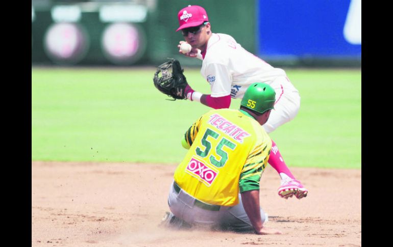 Estadio Fray Nano. Acción del tercer juego de la serie entre Diablos Rojos del México y Olmecas de Tabasco. NTX /