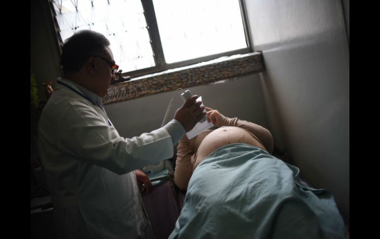 Las embarazadas que están infectadas son atendidas en el Hospital de la Mujer local. AFP / ARCHIVO