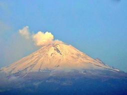 De acuerdo con los reportes del Cenapred, el Volcán Popocatépetl regresó ayer a las 5:54 horas a una actividad normal. TWITTER / @Popocatepetl_MX