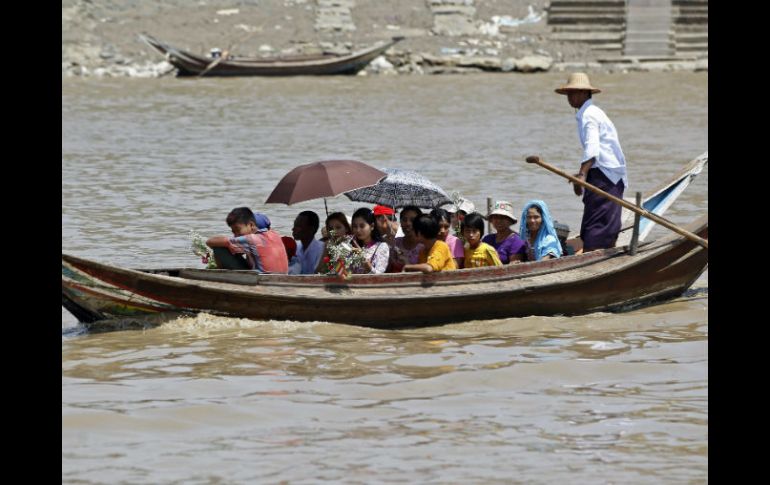 La embarcación transportaba unas 60 personas, todas ellas de la minoría musulmana rohingya. EFE / N. Chan