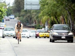 El regidor lamenta la falta de responder de los automovilistas hacia los espacios destinados exclusivamente para las bicicletas. EL INFORMADOR / ARCHIVO