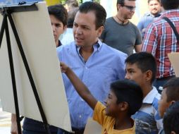 Lemus hizo el anuncio durante la inauguración de la pavimentación en la calle Revolución, en Santa Lucía. TWITTER / @PabloLemusN