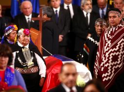 El féretro fue colocado en el Salón del Honor del edificio, donde todos podrán rendirle un homenaje. EFE / S. Silva