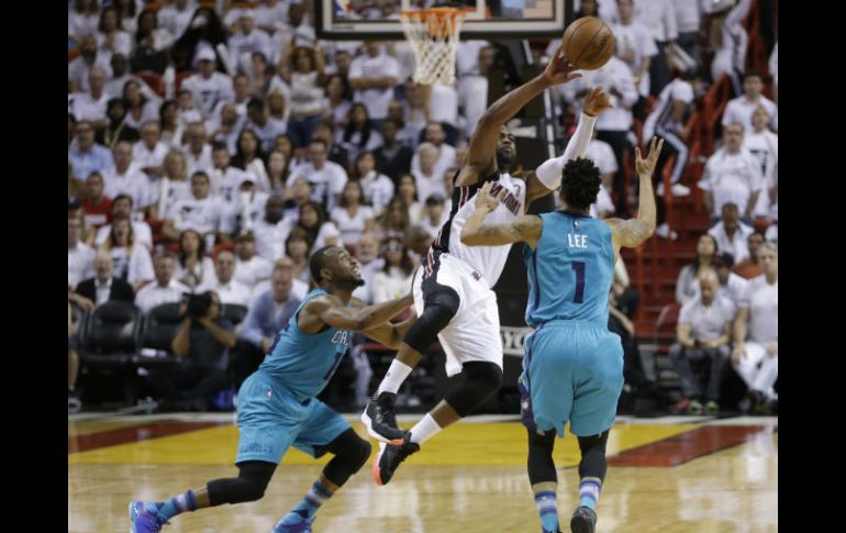 El jugador Dwyane Wade los llevó a la victoria. AP / A. Díaz