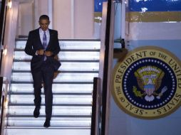 Obama aterrizó en el Air Force One en el aeropuerto londinense Stansted. EFE / H. McKay