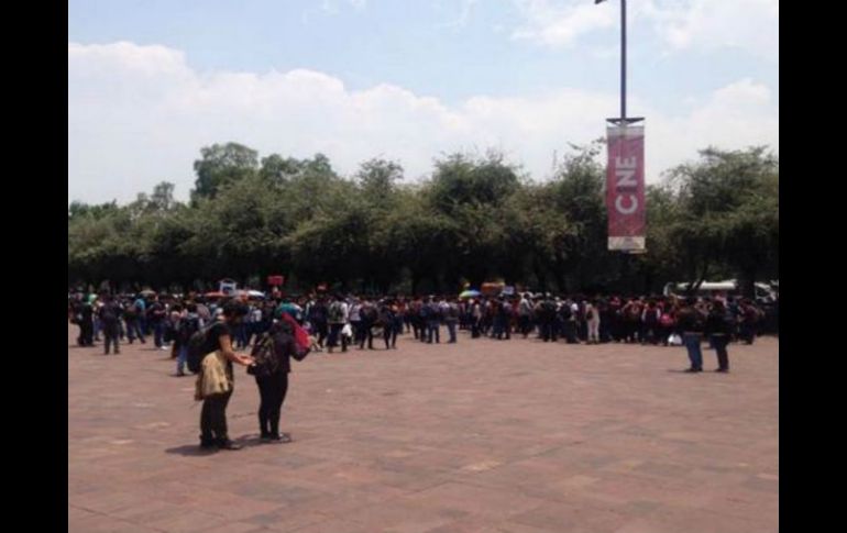 Los estudiantes comenzaron a reunirse en la Plaza Roja de Zacatenco para después marchar hacia la dirección general del IPN. SUN / A. Rivera