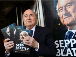 Blatter presentó una autobiografía el día de hoy. AFP / F. Coffrini