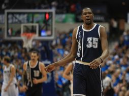 Kevin Durant condujo el triunfo del Thunder al conseguir 34 puntos en su cuenta personal. AFP / R. Martínez