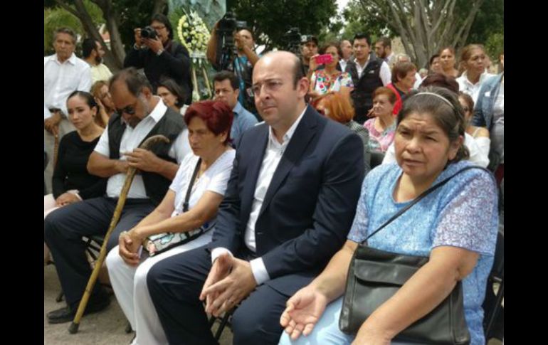 El regidor Marco Valerio Pérez, acudió a la misa en honor a las víctimas. TWITTER / @GuadalajaraGob