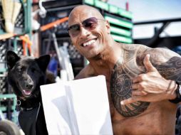 Dwayne Johnson publicó una fotografía con el guión de la película en sus manos. INSTAGRAM / therock