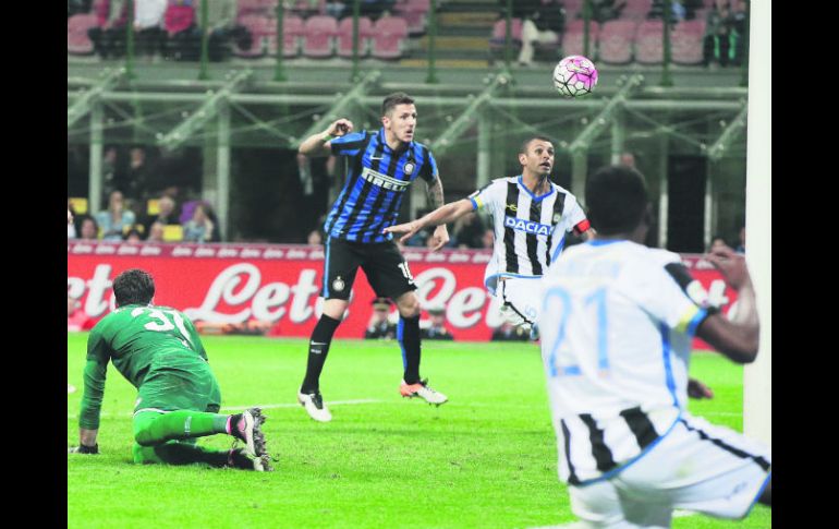 Stevan Jovetic (10). Así marcó el segundo para el Inter. AP /