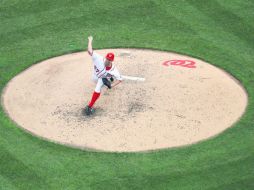 El pitcher derecho de los Nacionales de Washington fijó una marca persona con 15 ponches en un solo juego. AP /