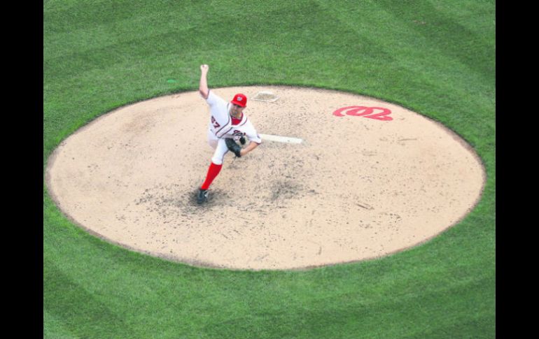 El pitcher derecho de los Nacionales de Washington fijó una marca persona con 15 ponches en un solo juego. AP /