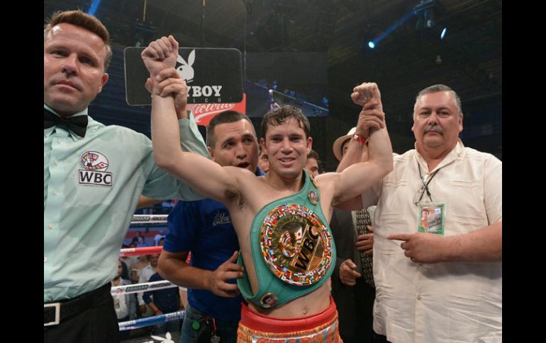 Carlos Cuadras (centro) espera enfrentanr al nicaragüense Chocolatito González. NTX /