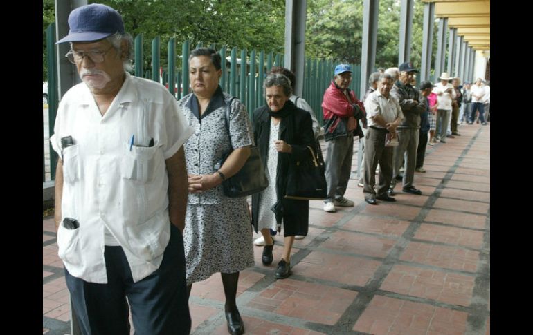 Niegan que el Gobierno federal tenga alguna iniciativa para modificar el actual régimen de pensiones y jubilaciones en el IMSS. EL INFORMADOR / ARCHIVO