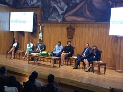 Este lunes se realizó la mesa de diálogo 'De la omisión a la alerta, educar para prevenir'. TWITTER / @mujerjal