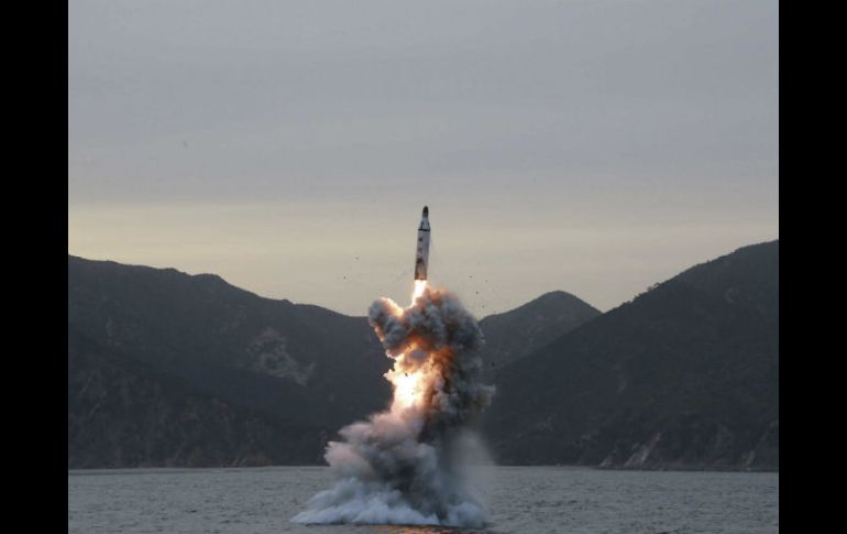 Corea del Norte ha seguido reivindicando el desarrollo de armas nucleares como base de su estrategia de defensa. EFE / KCNA